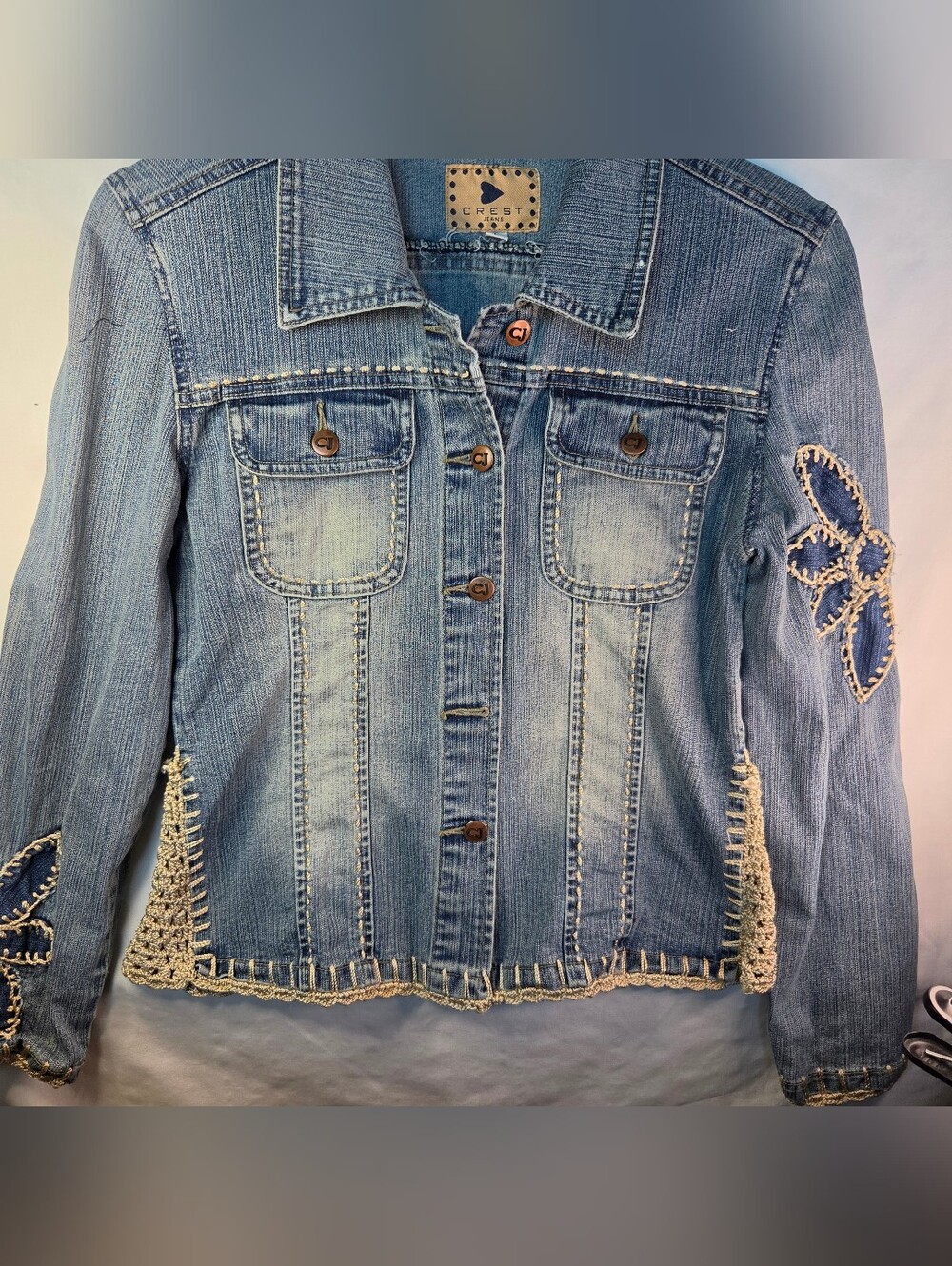Vtg Crest Womens Jean Jacket Sz L Denim Crochet Trim Y2K Boho-Chic Cottagecore
